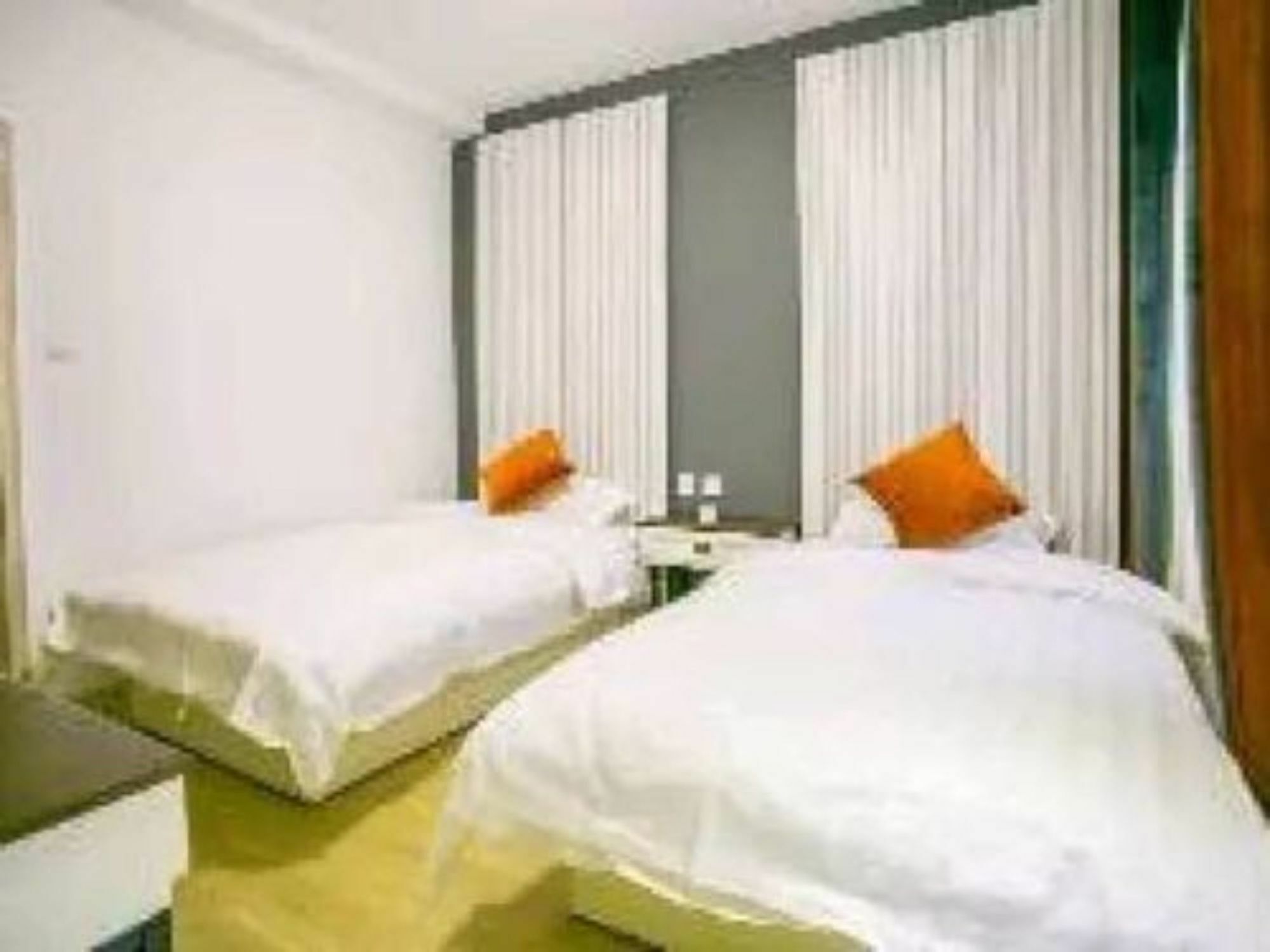 Fish Yha Hotel Xian Bagian luar foto